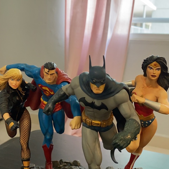 DC Justice League of America Build A Scene Statues - Picture 4 of 13